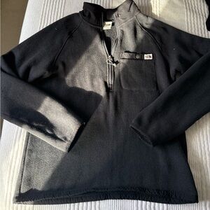 Men’s medium north face pull over.